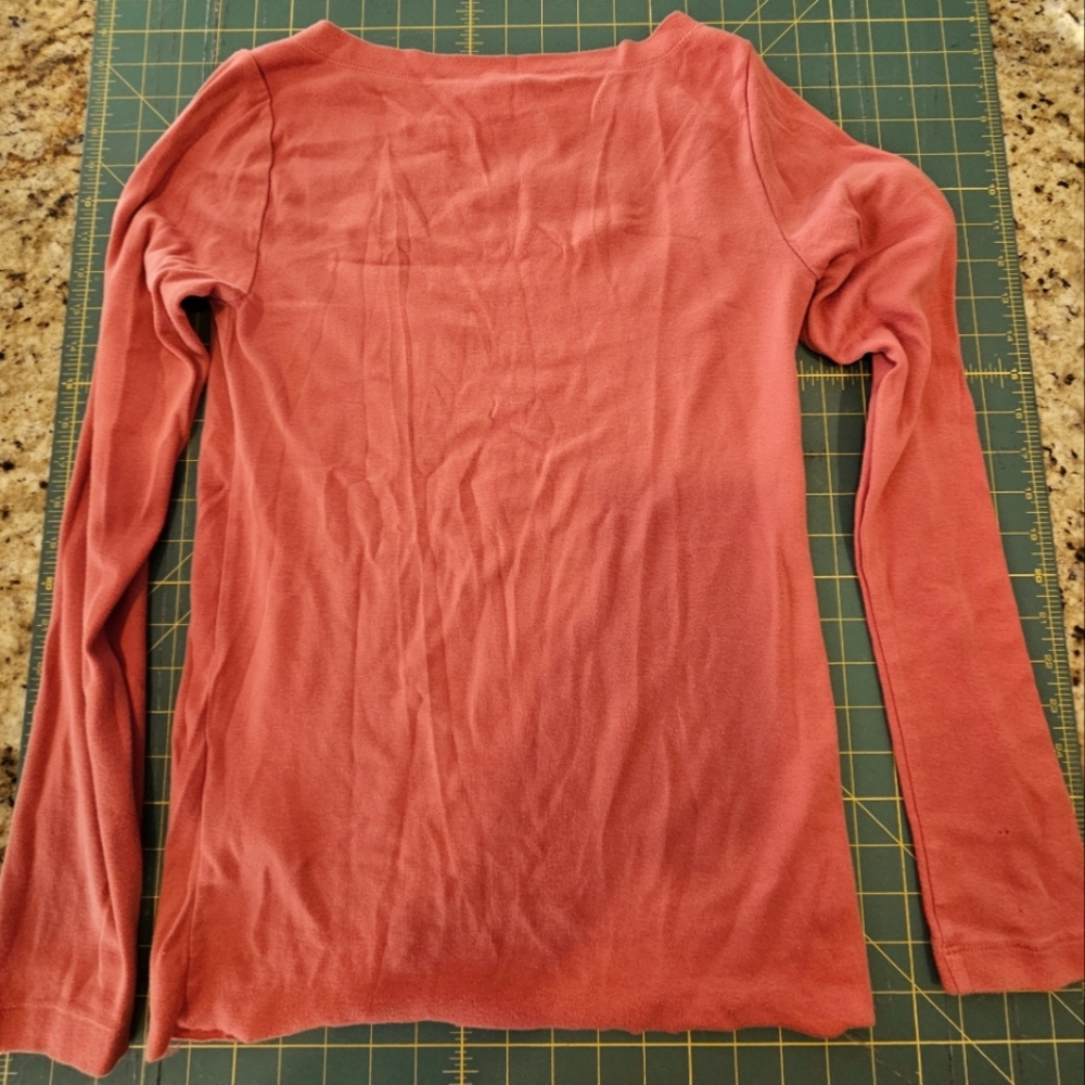 Women's Medium Gap Long Sleeve Tee.